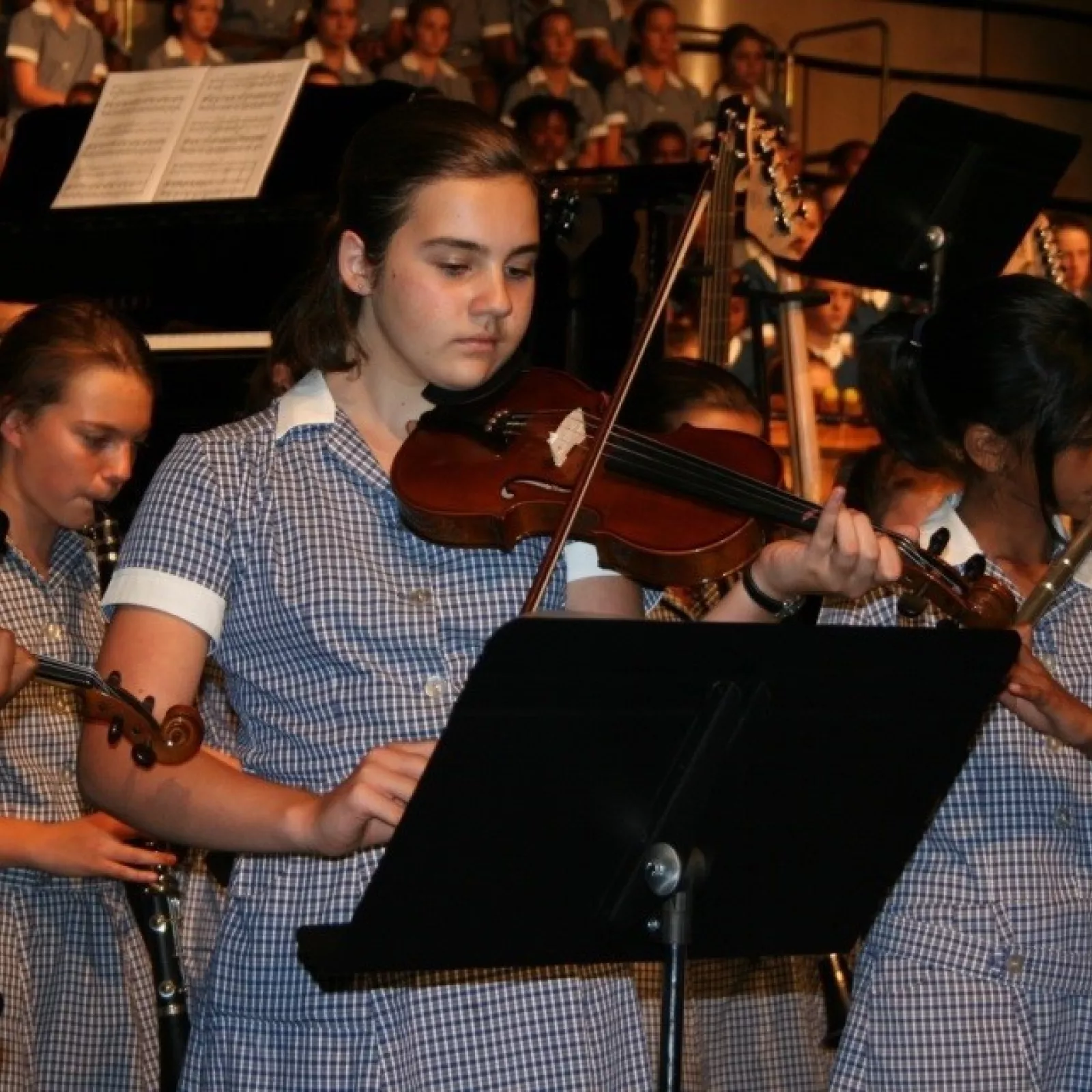 Perfect acoustics in the edge