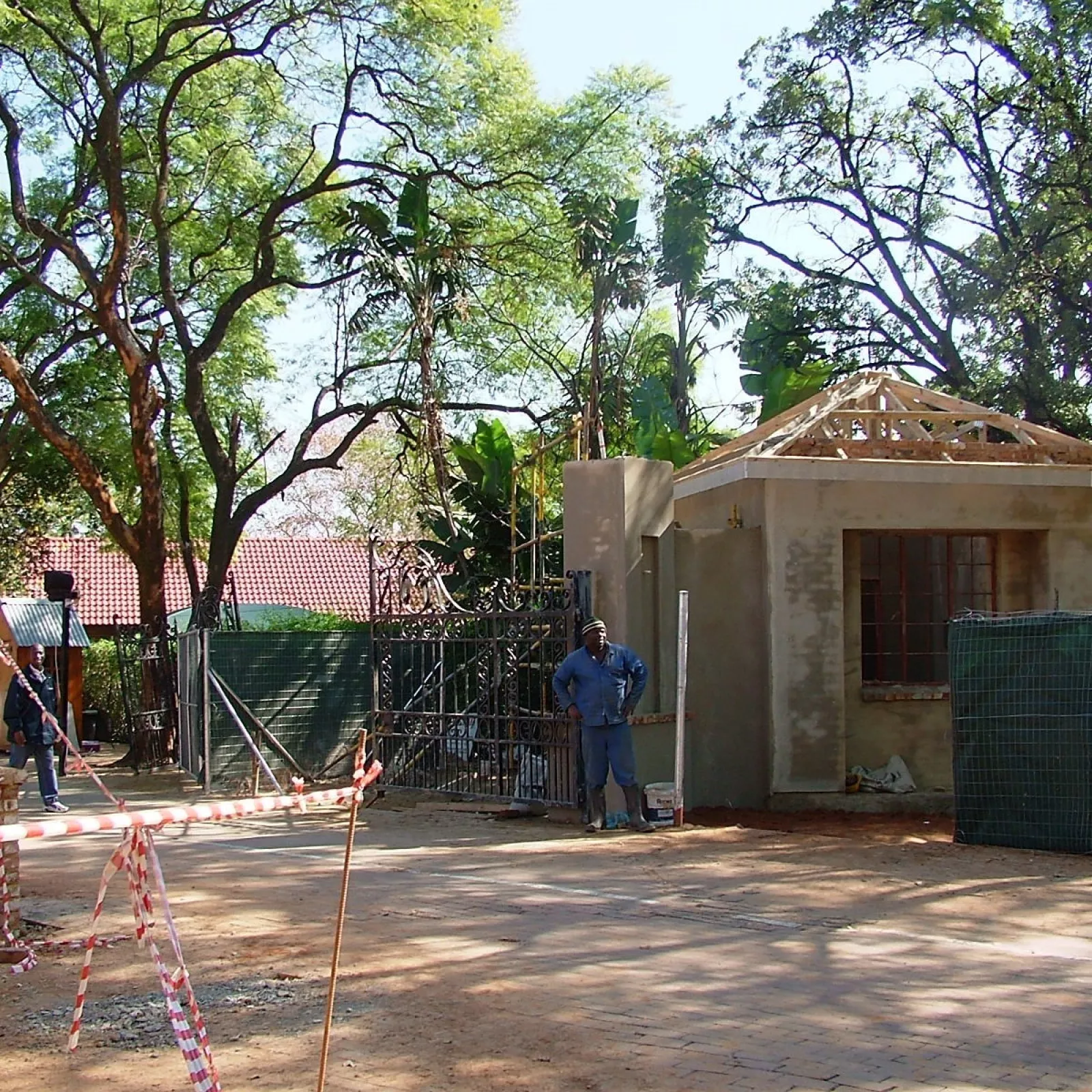 New burn street gates