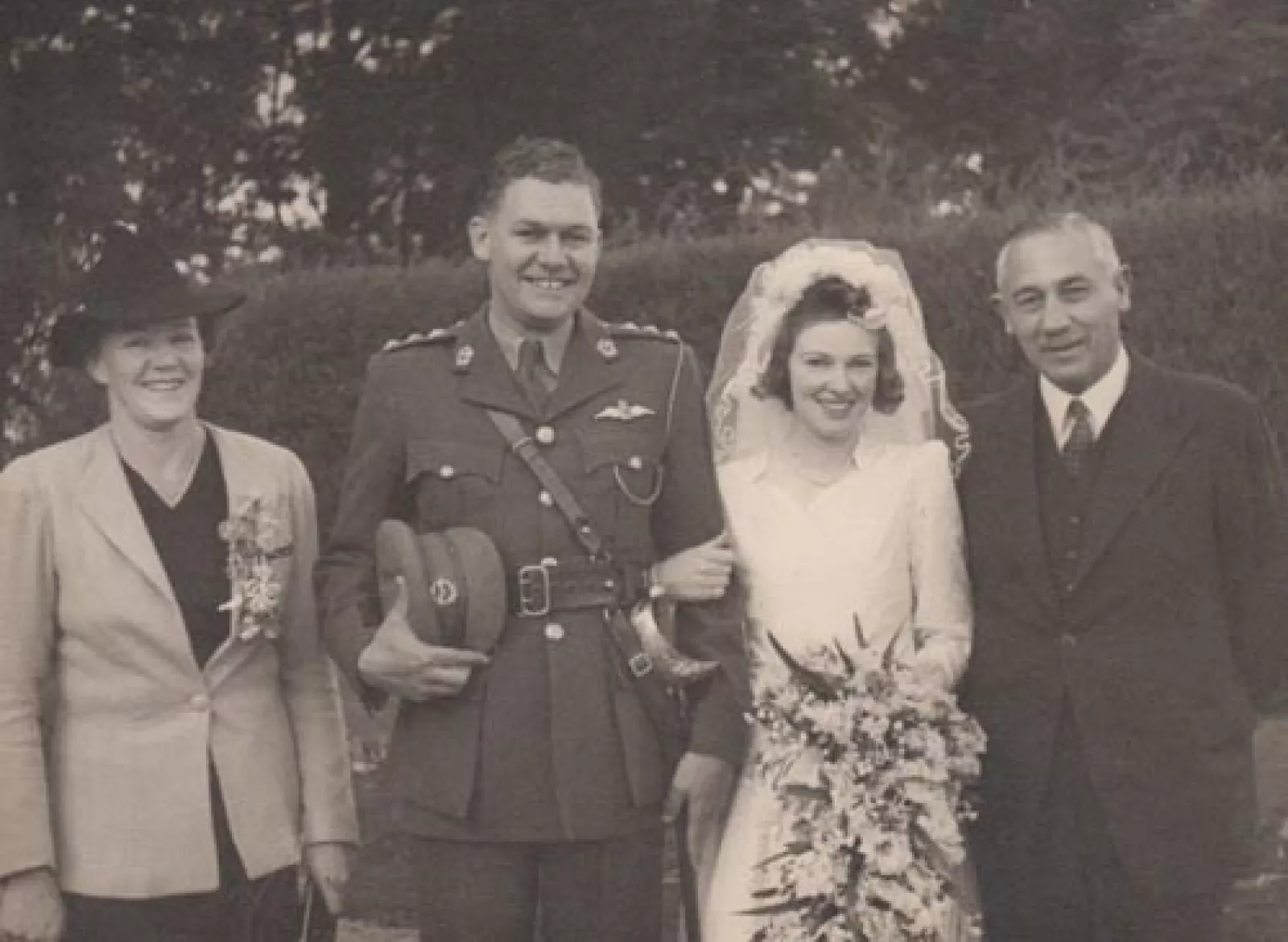 Frances marries her pilot