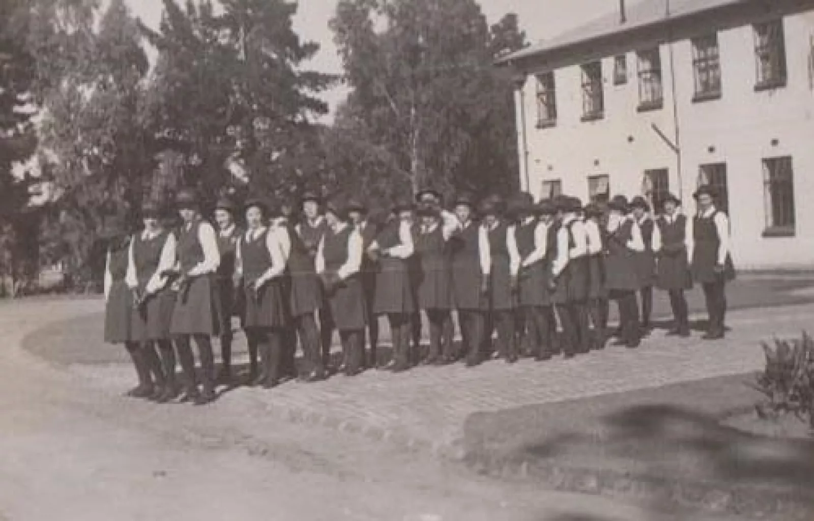 Boarders line up in crocodile