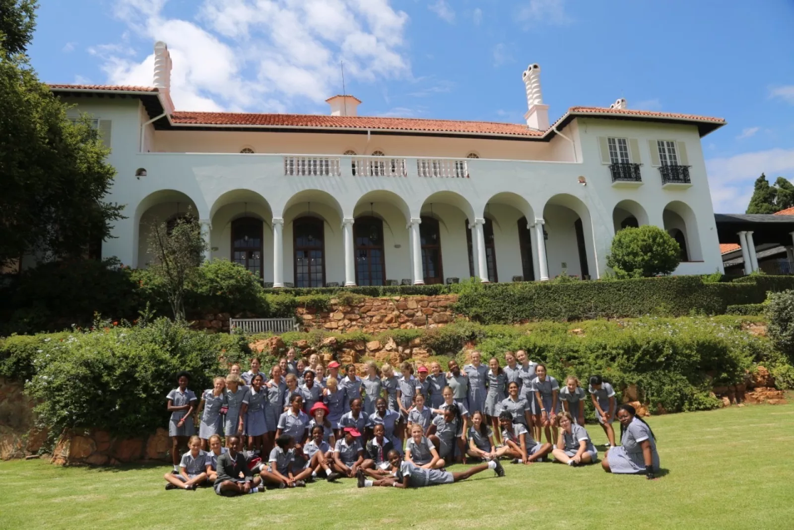 Group photo infront of Villa Arcadia