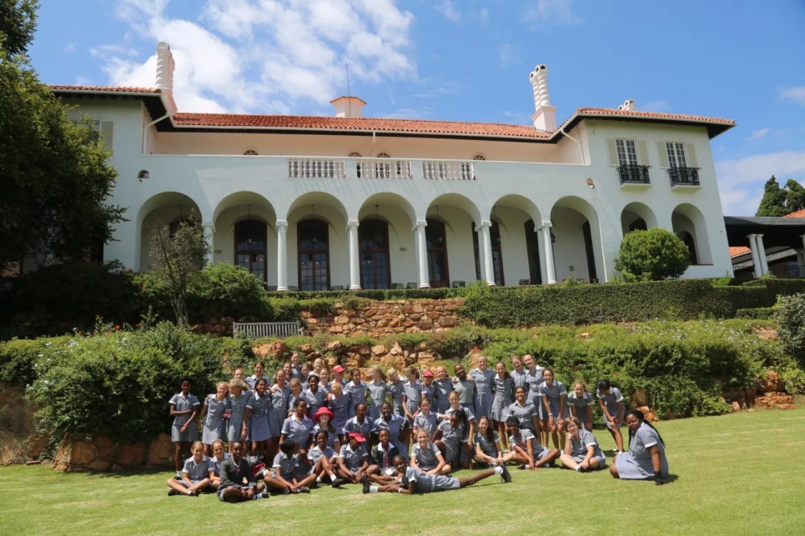 Group photo infront of Villa Arcadia